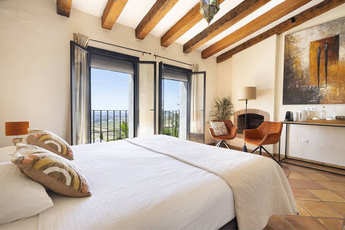 13 Bed Hotel in Villanueva De La Concepcion