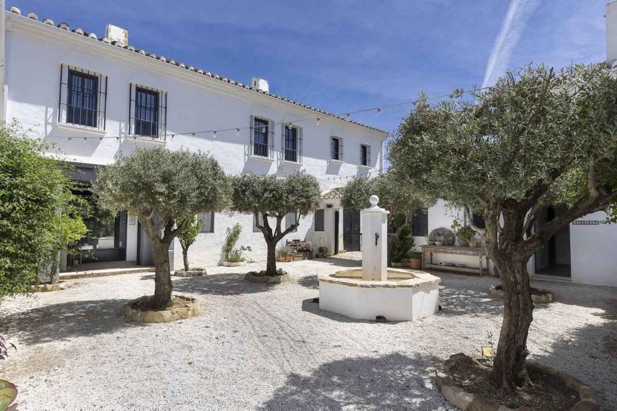 13 Bed Hotel in Villanueva De La Concepcion