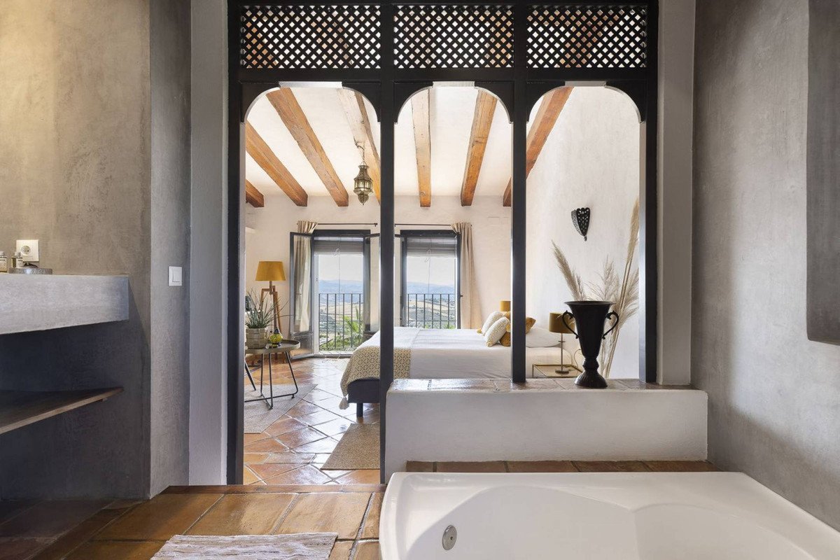 13 Bed Hotel in Villanueva De La Concepcion