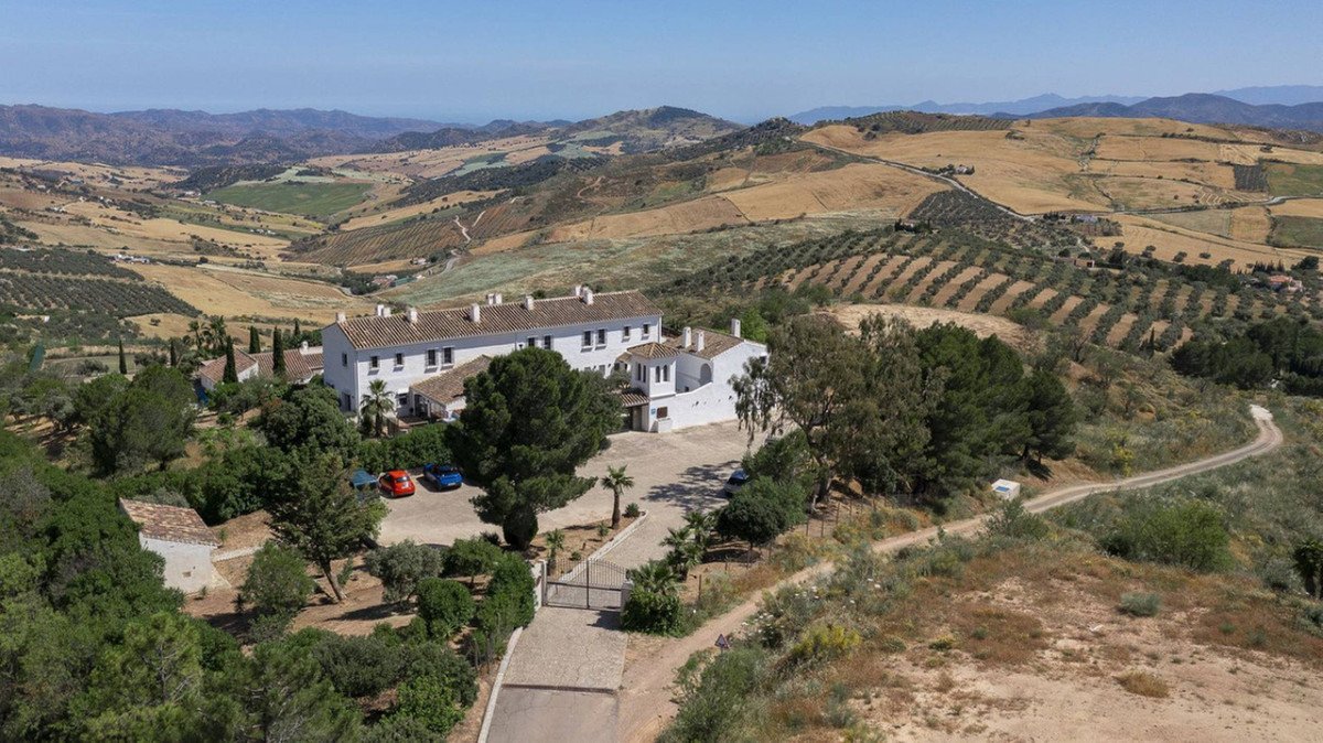 13 Bed Hotel in Villanueva De La Concepcion