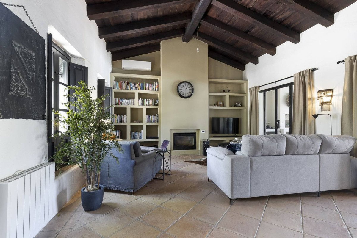 13 Bed Hotel in Villanueva De La Concepcion