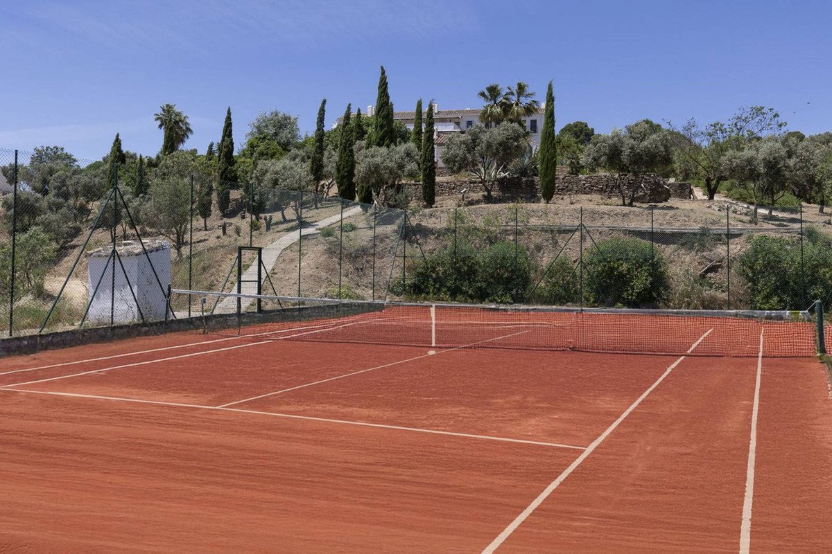 13 Bed Hotel in Villanueva De La Concepcion