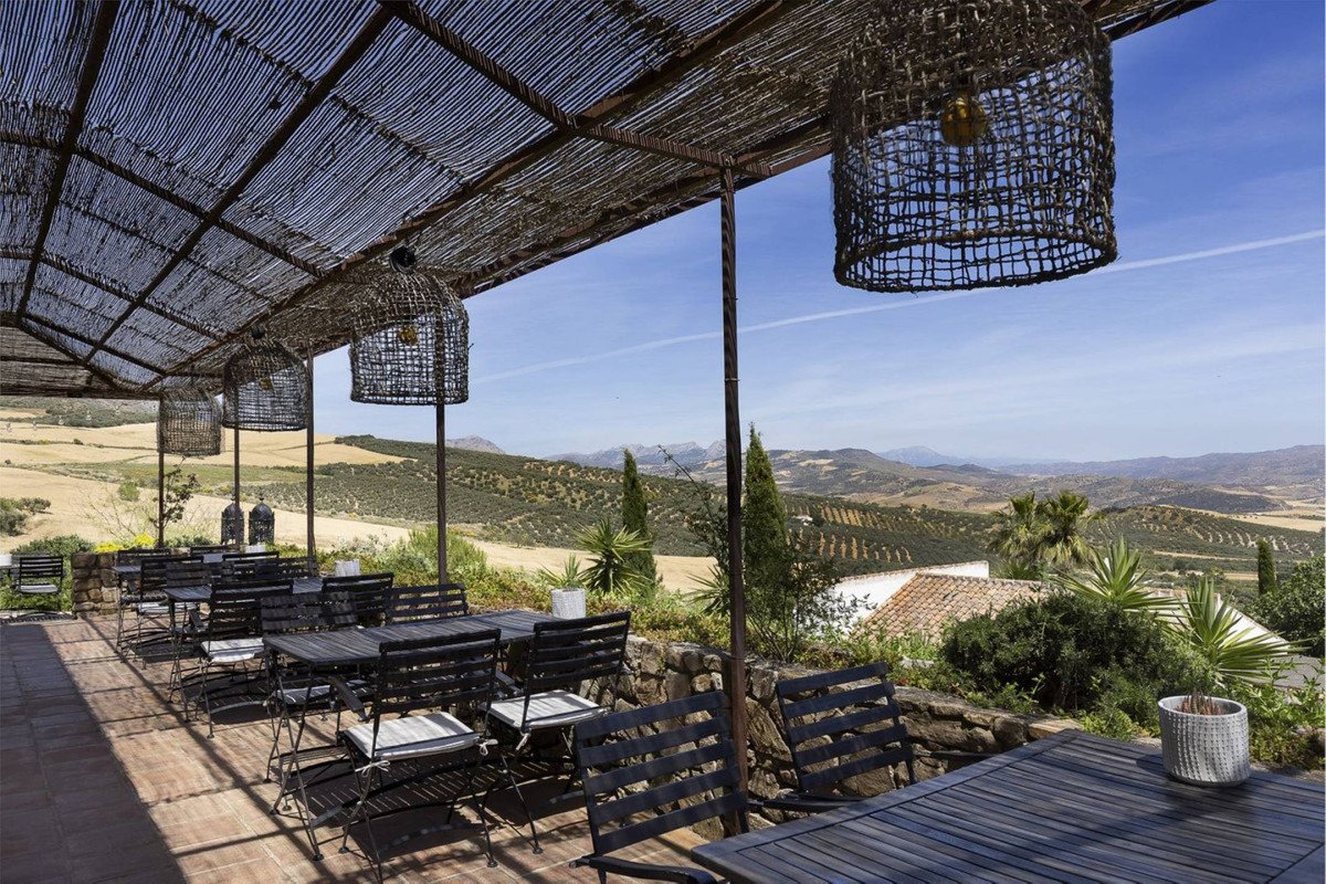 13 Bed Hotel in Villanueva De La Concepcion