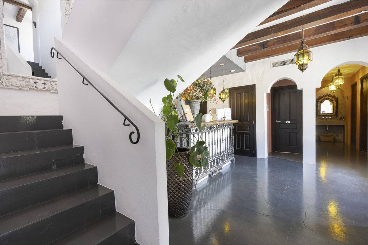 13 Bed Hotel in Villanueva De La Concepcion