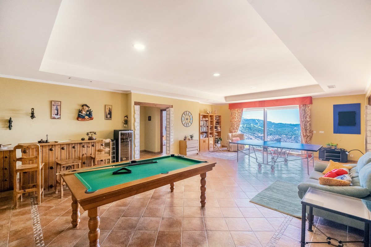 7 Bed Finca - Cortijo in Estepona