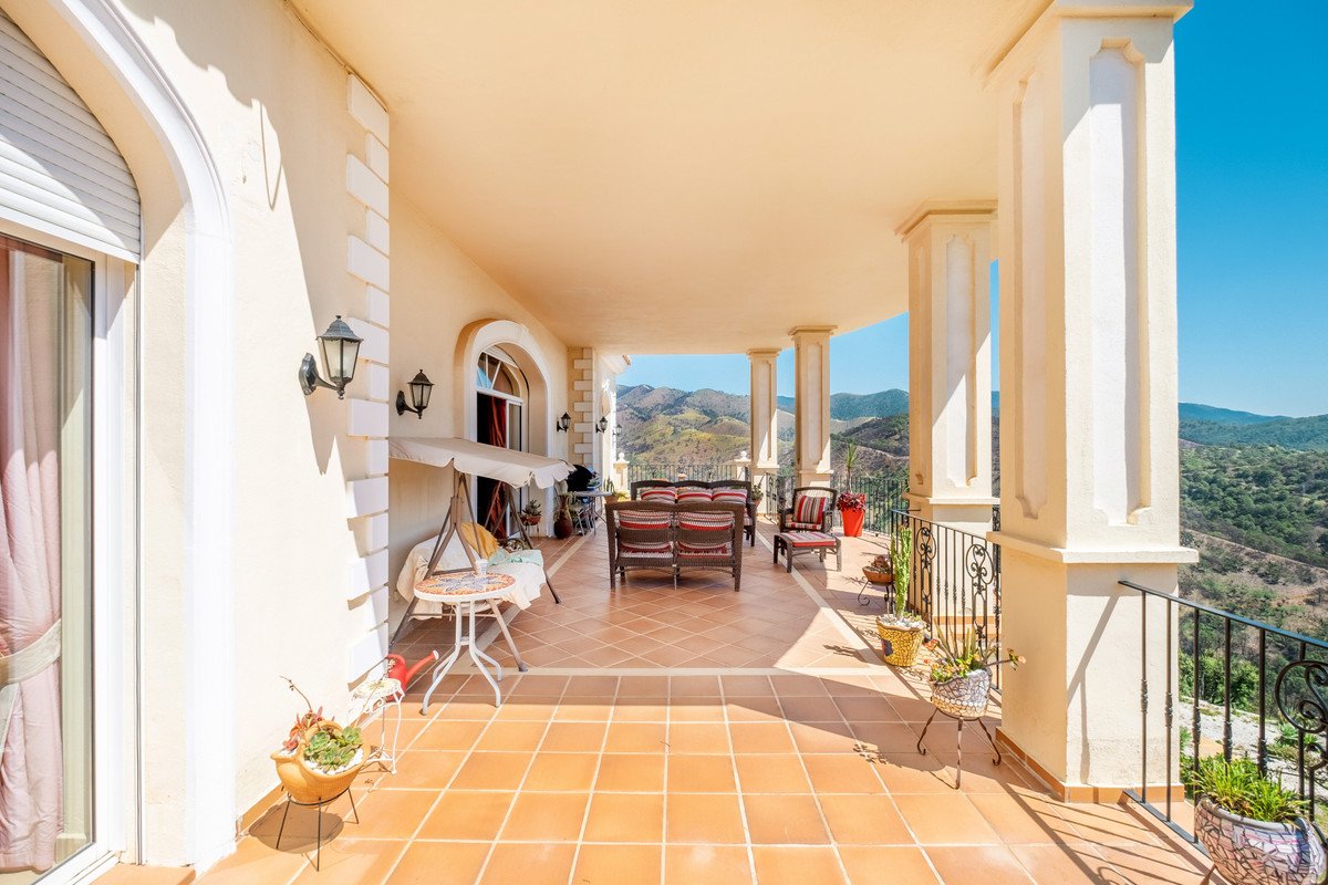 7 Bed Finca - Cortijo in Estepona