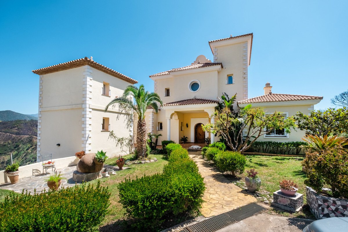 7 Bed Finca - Cortijo in Estepona