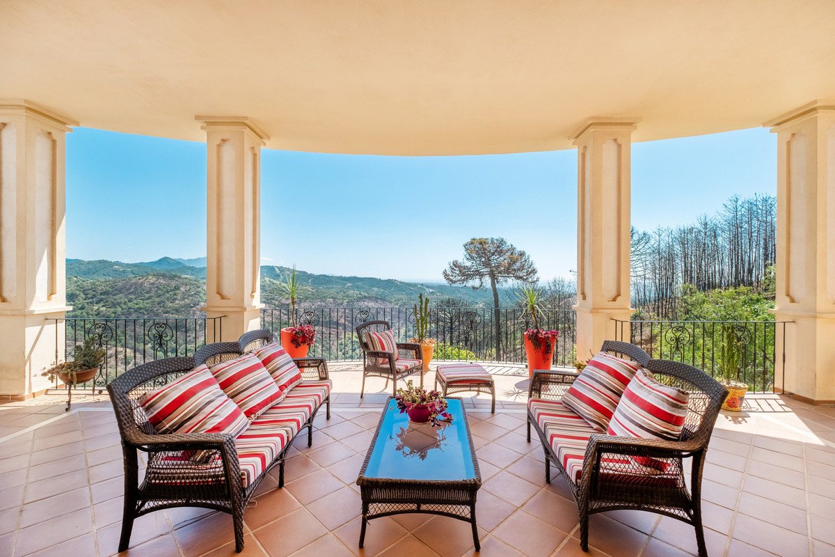 7 Bed Finca - Cortijo in Estepona