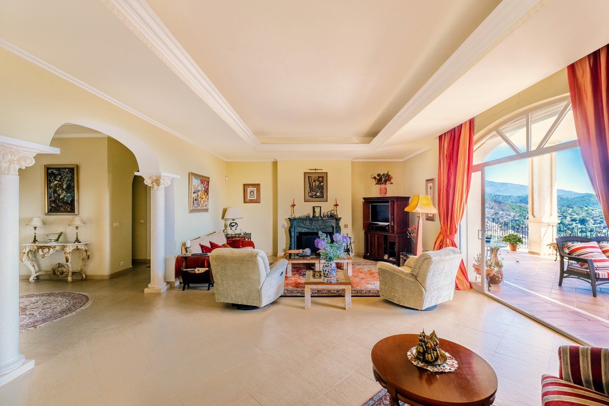 7 Bed Finca - Cortijo in Estepona