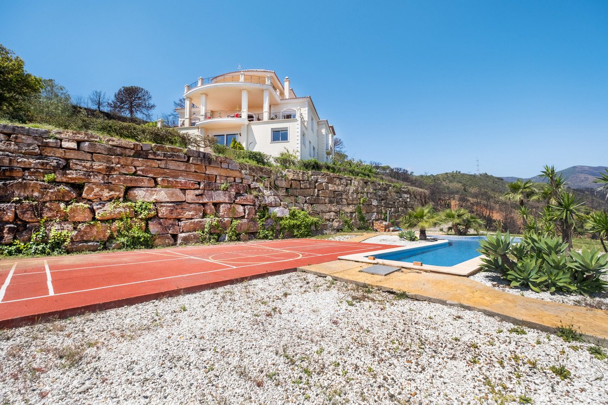 7 Bed Finca - Cortijo in Estepona