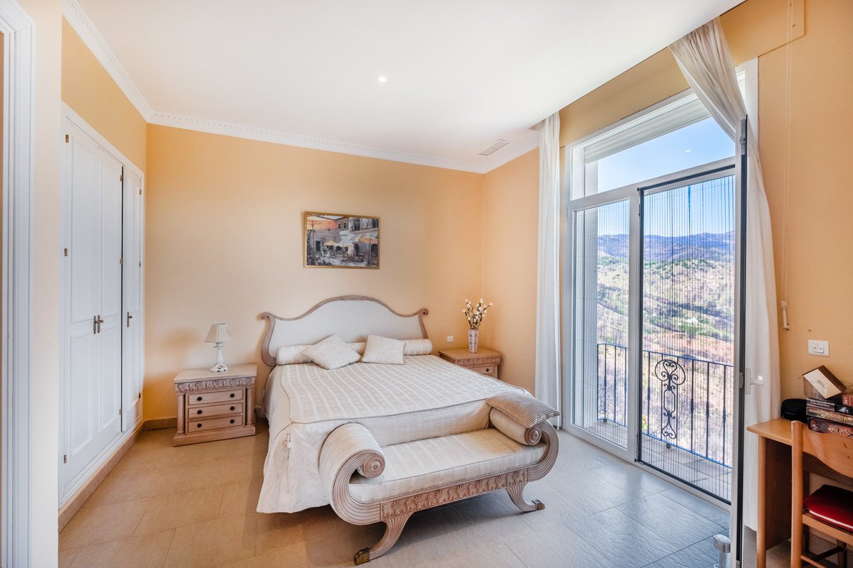 7 Bed Finca - Cortijo in Estepona