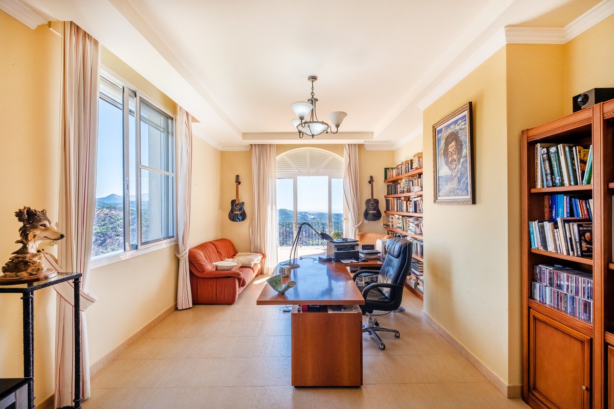 7 Bed Finca - Cortijo in Estepona