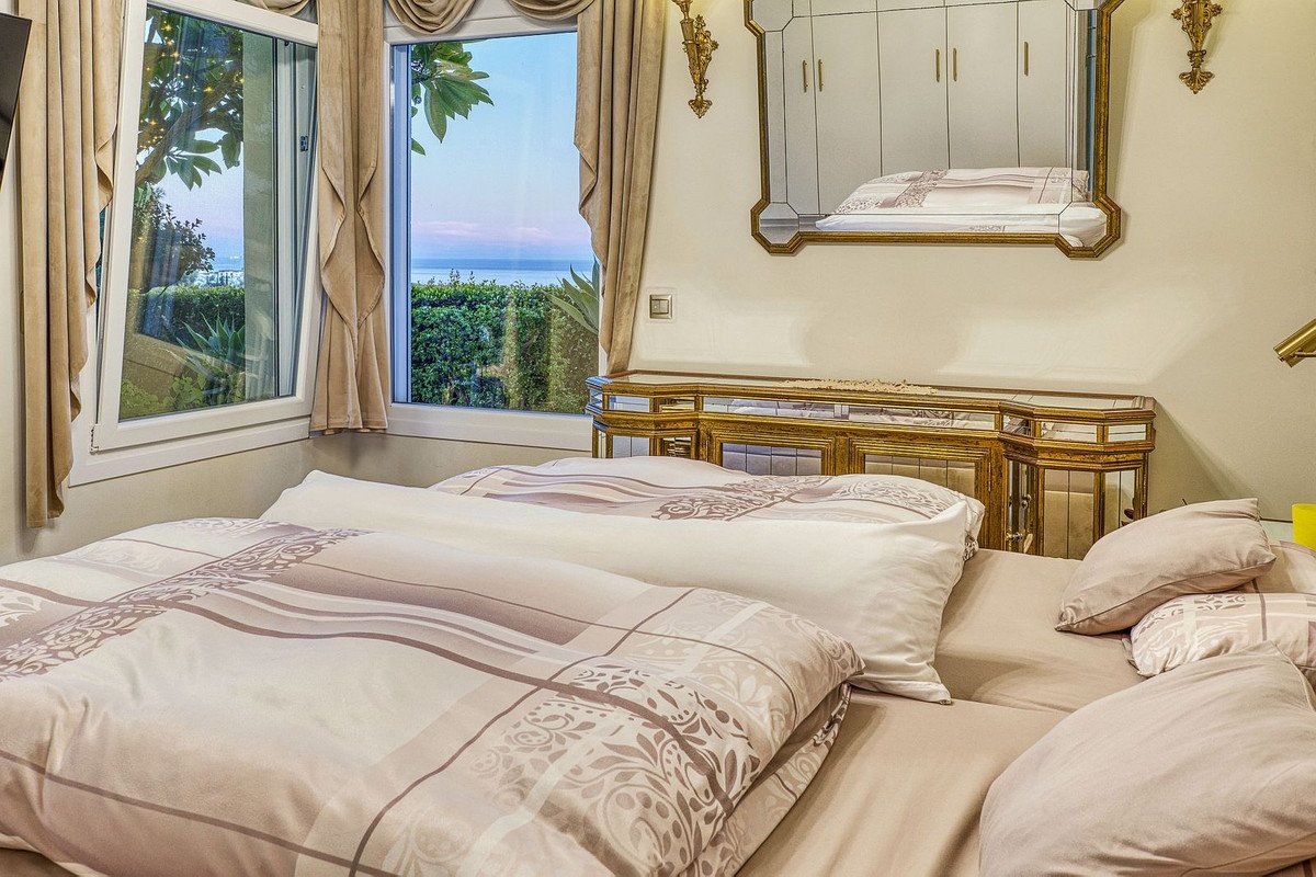 6 Bed Detached Villa in Hacienda Las Chapas
