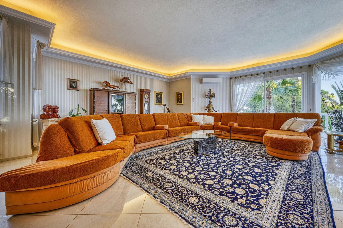 6 Bed Detached Villa in Hacienda Las Chapas
