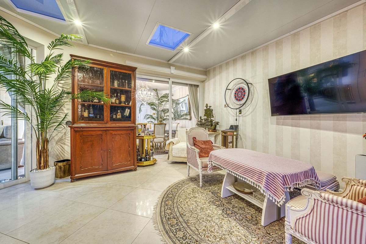 6 Bed Detached Villa in Hacienda Las Chapas