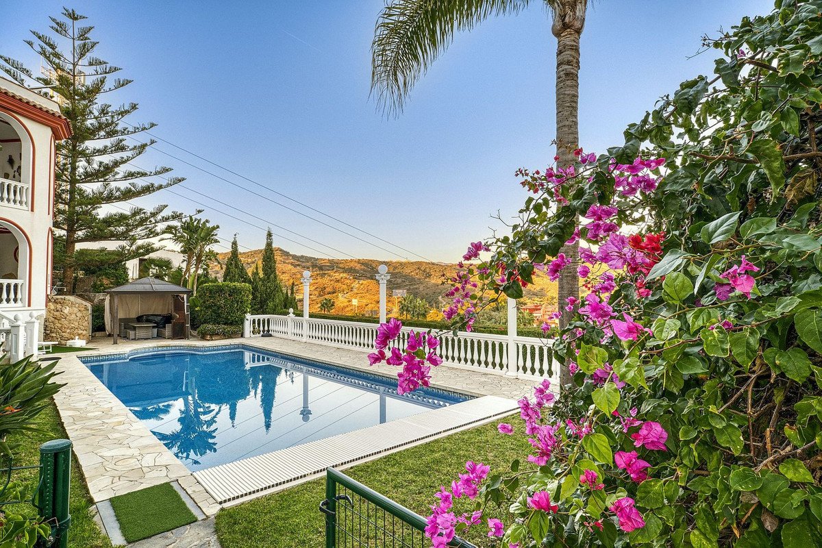 6 Bed Detached Villa in Hacienda Las Chapas