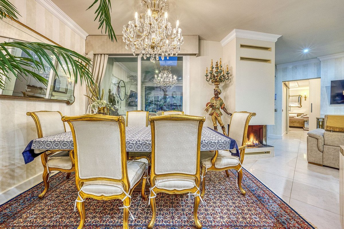 6 Bed Detached Villa in Hacienda Las Chapas