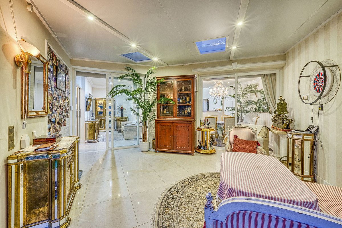6 Bed Detached Villa in Hacienda Las Chapas