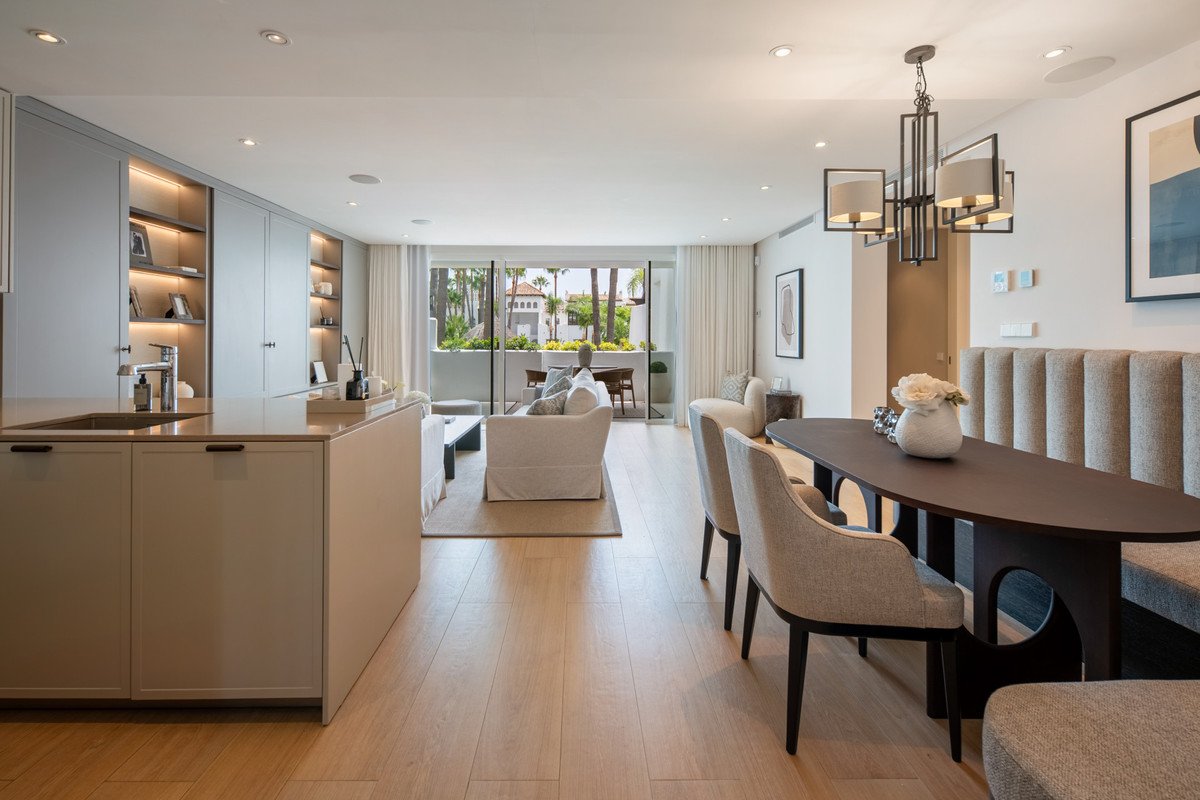 3 Bed Middle Floor Apartment in The Golden Mile