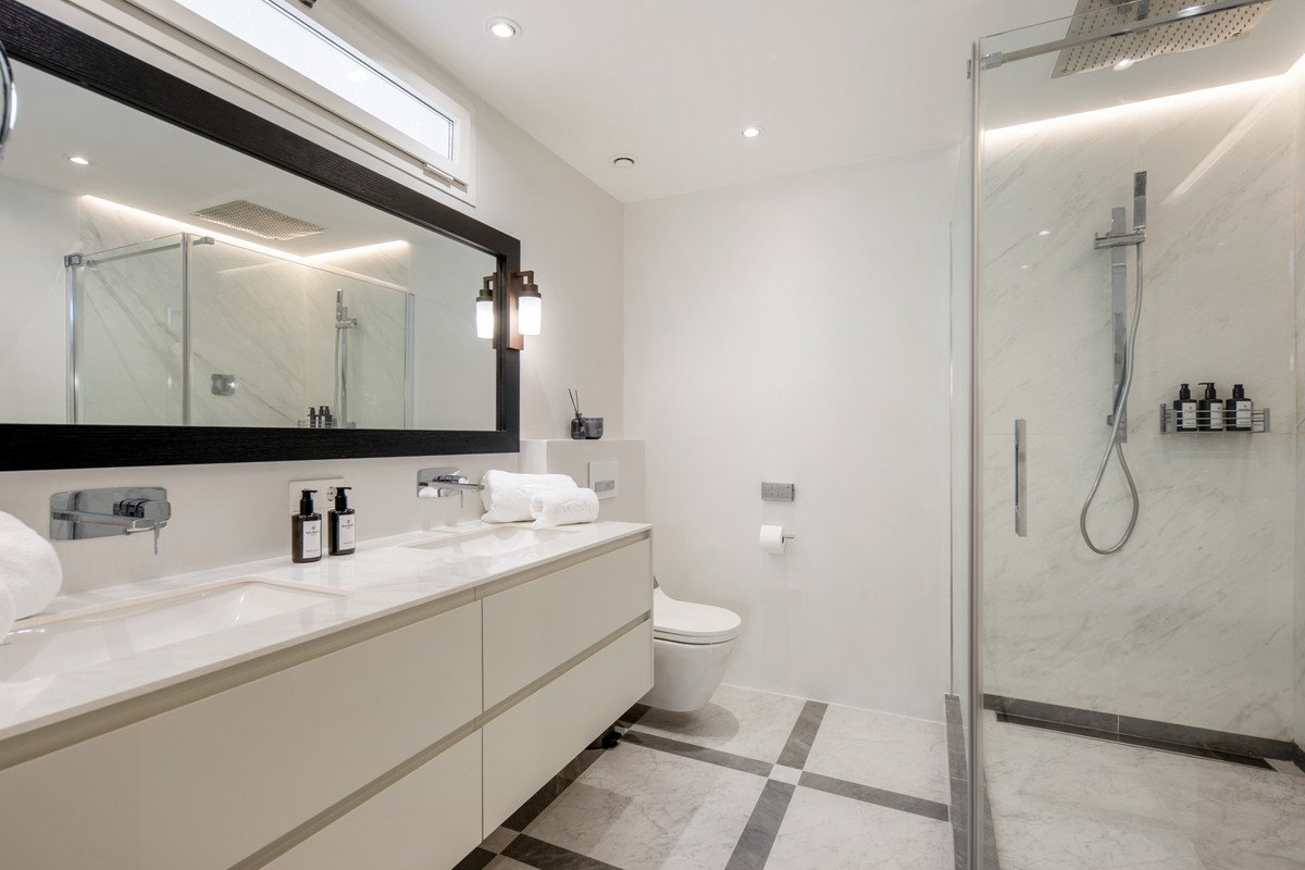3 Bed Middle Floor Apartment in The Golden Mile