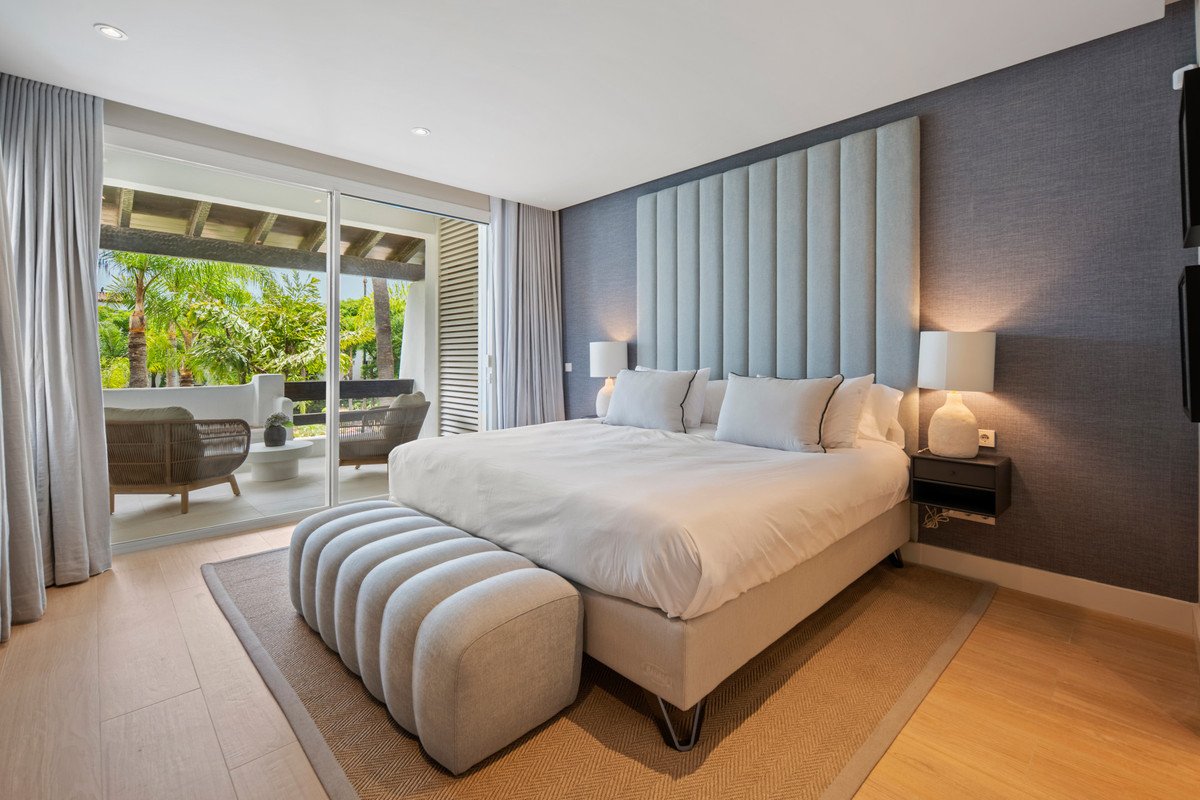 3 Bed Middle Floor Apartment in The Golden Mile
