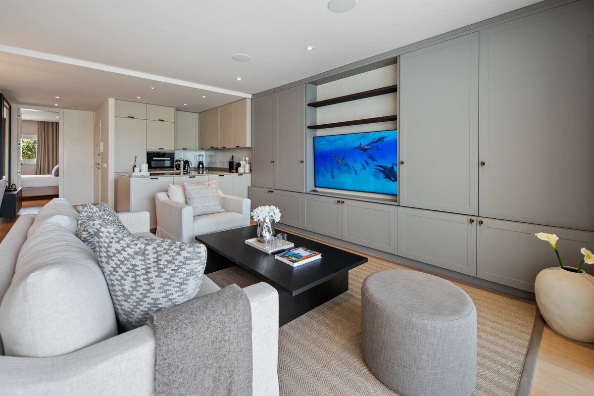 3 Bed Middle Floor Apartment in The Golden Mile