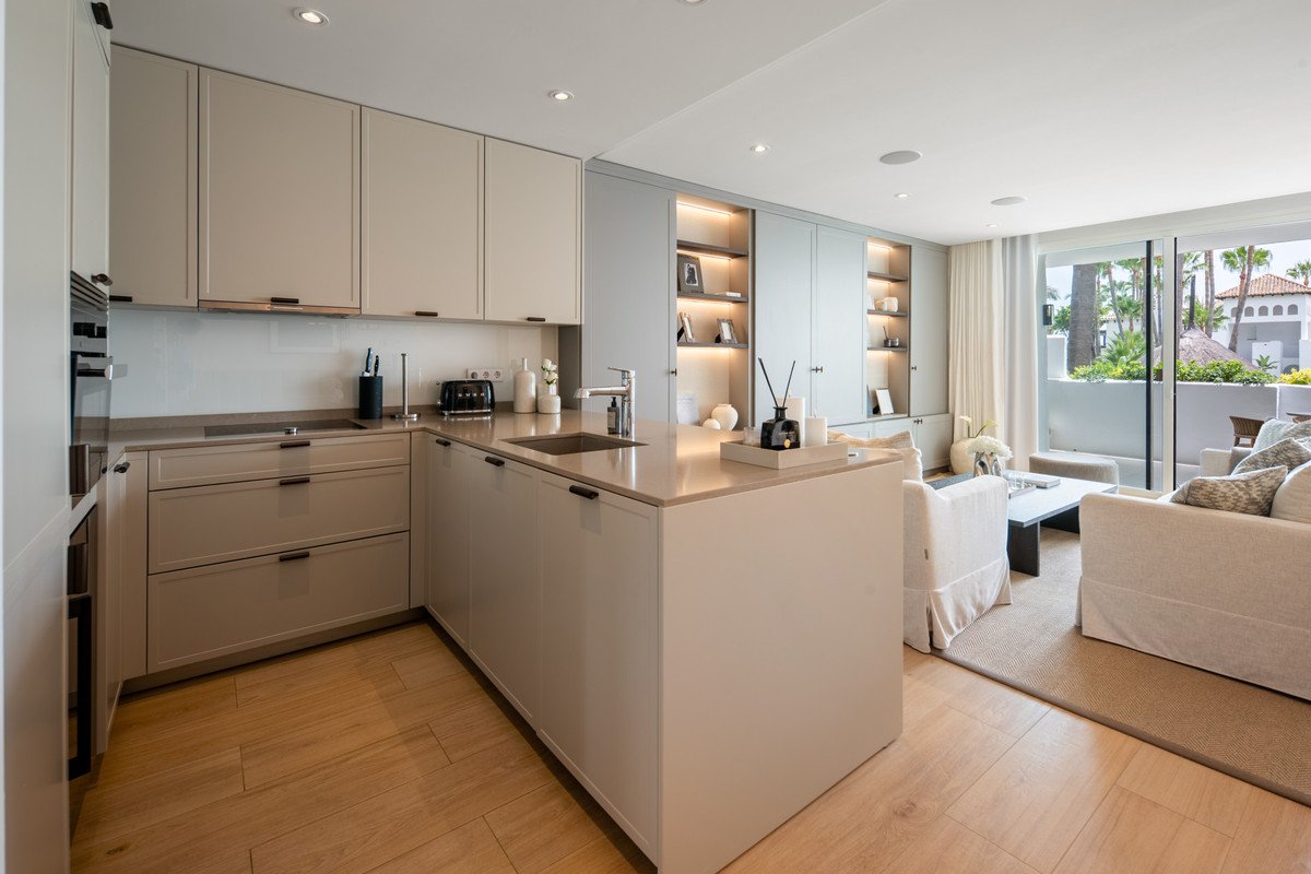 3 Bed Middle Floor Apartment in The Golden Mile