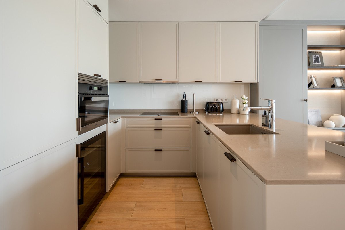 3 Bed Middle Floor Apartment in The Golden Mile