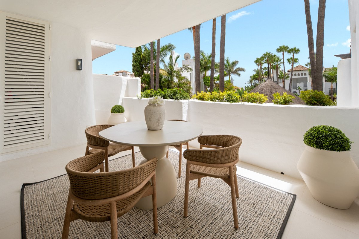 3 Bed Middle Floor Apartment in The Golden Mile