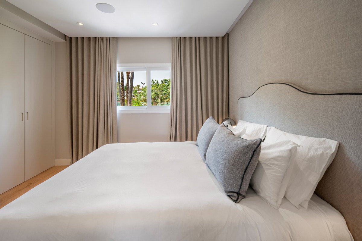 3 Bed Middle Floor Apartment in The Golden Mile