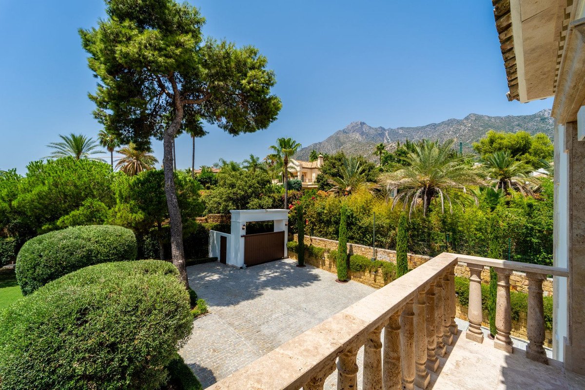10 Bed Detached Villa in Sierra Blanca