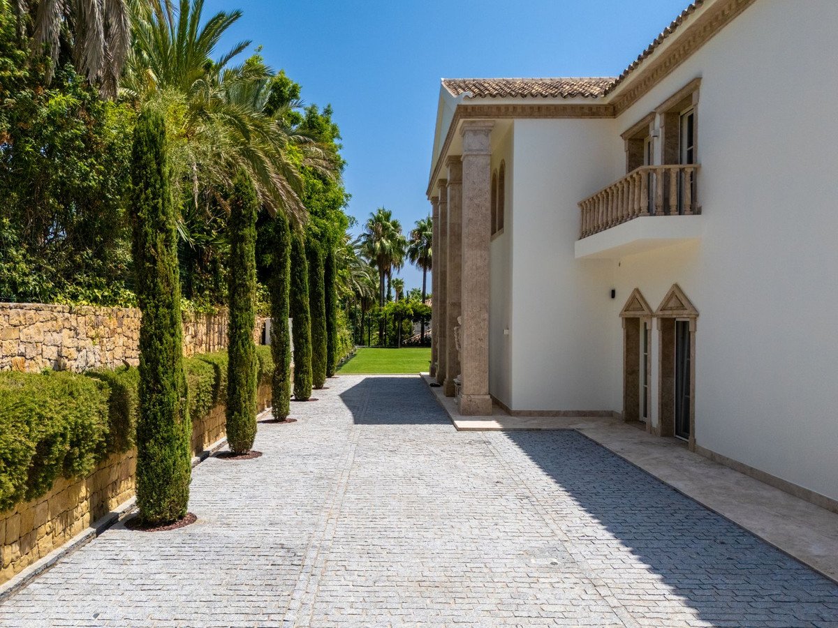 10 Bed Detached Villa in Sierra Blanca
