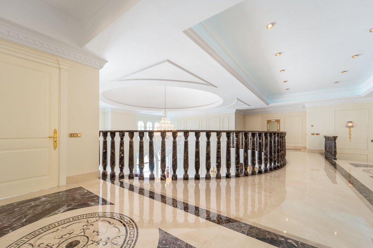 10 Bed Detached Villa in Sierra Blanca