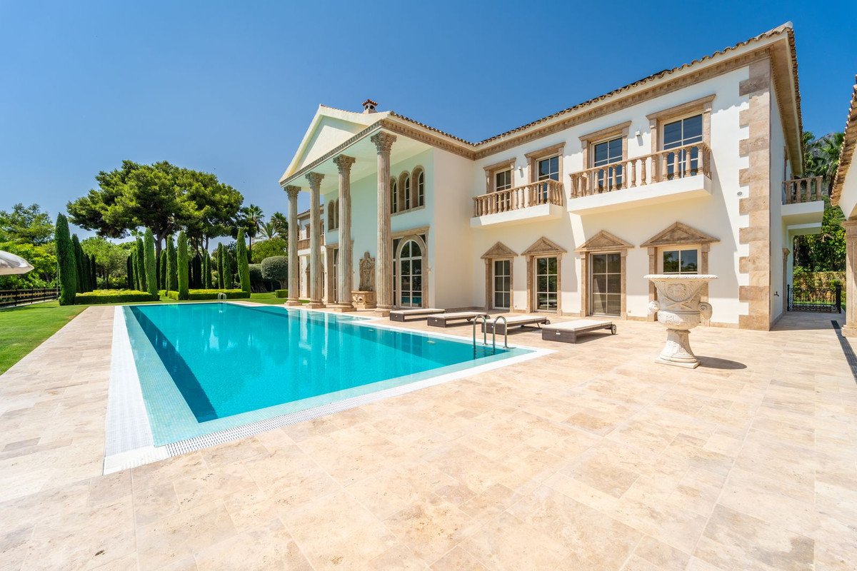 10 Bed Detached Villa in Sierra Blanca