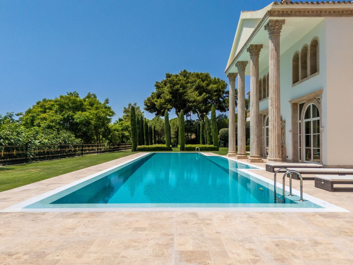 10 Bed Detached Villa in Sierra Blanca
