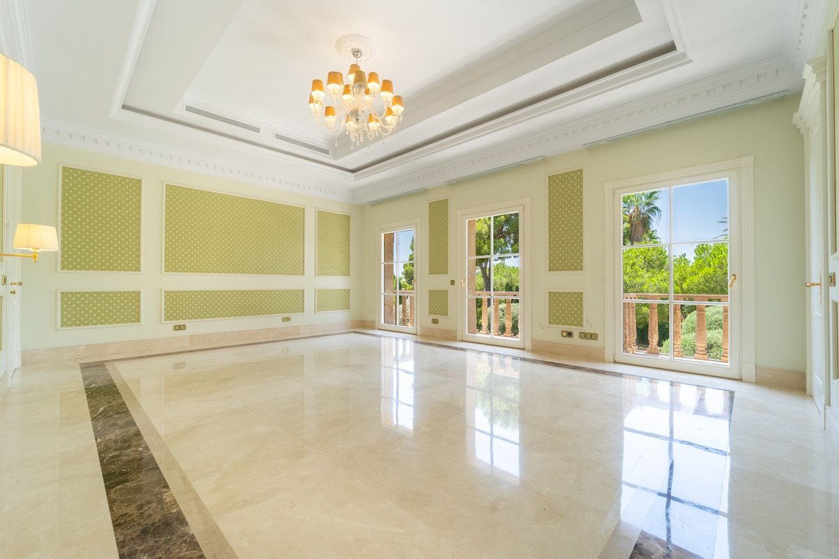 10 Bed Detached Villa in Sierra Blanca
