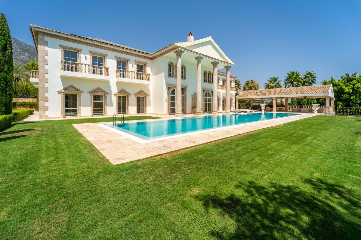 10 Bed Detached Villa in Sierra Blanca