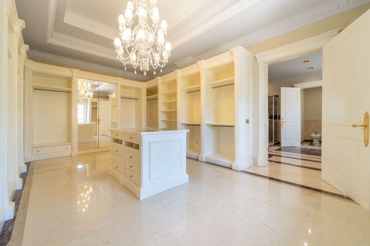 10 Bed Detached Villa in Sierra Blanca