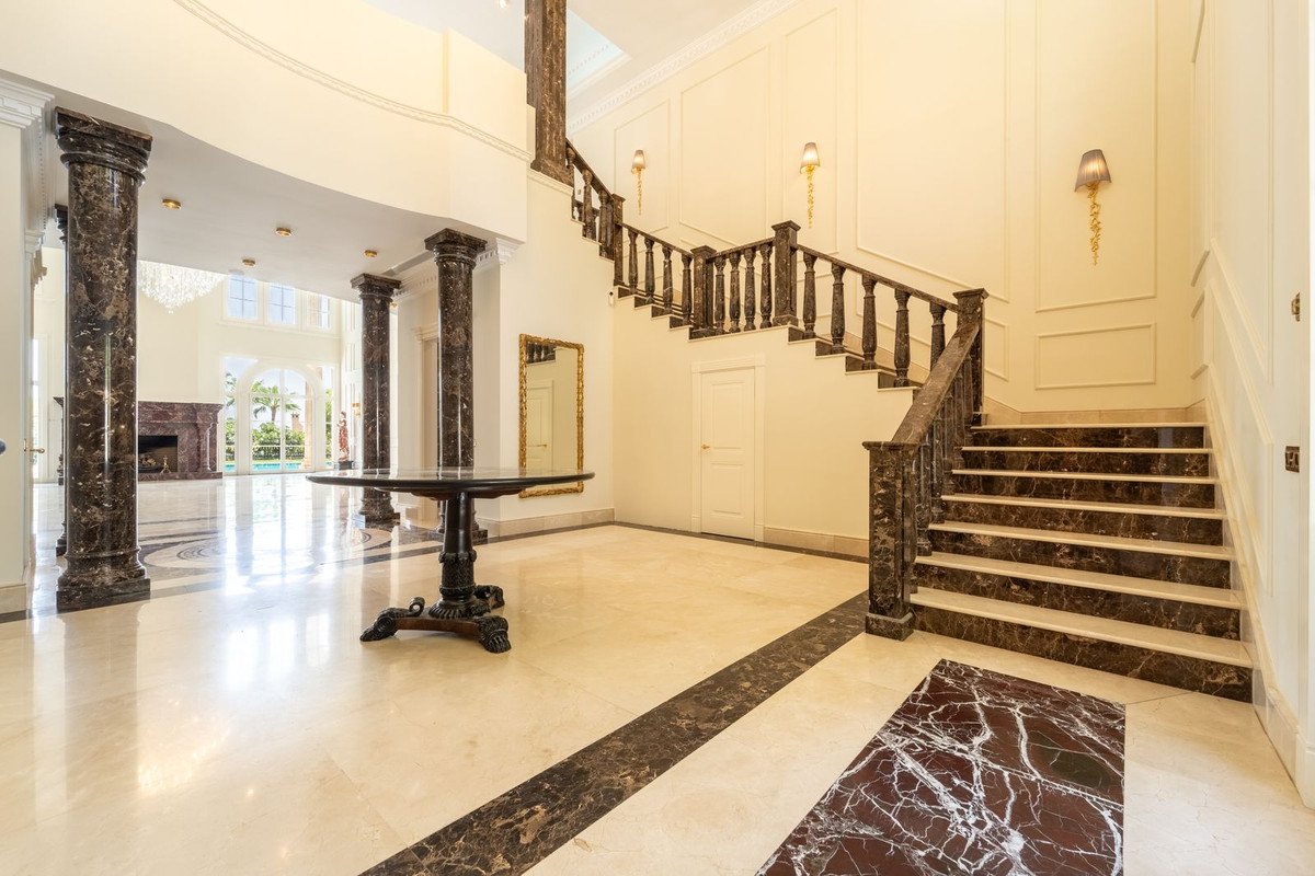 10 Bed Detached Villa in Sierra Blanca