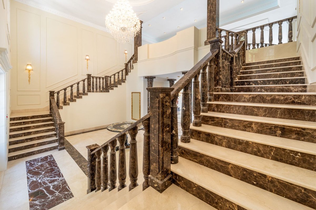 10 Bed Detached Villa in Sierra Blanca