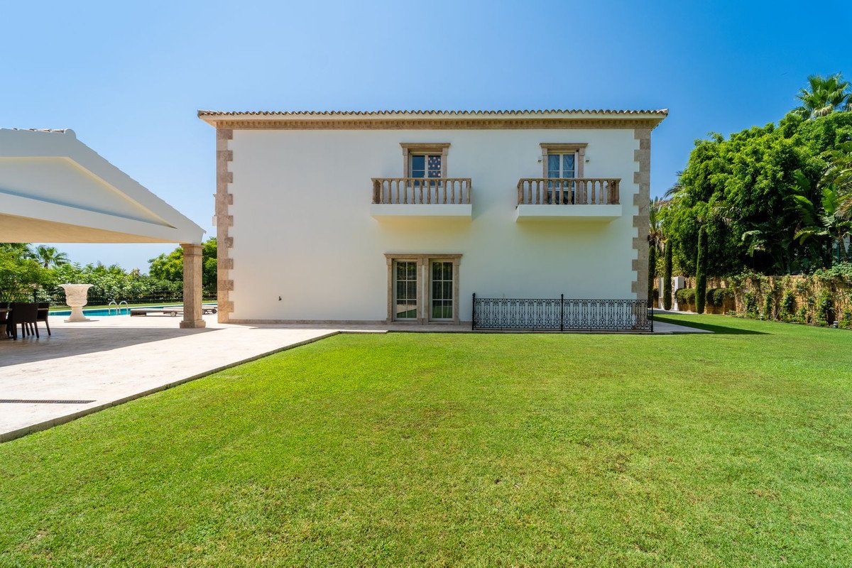 10 Bed Detached Villa in Sierra Blanca