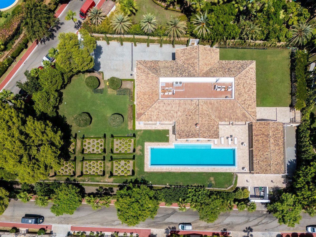 10 Bed Detached Villa in Sierra Blanca