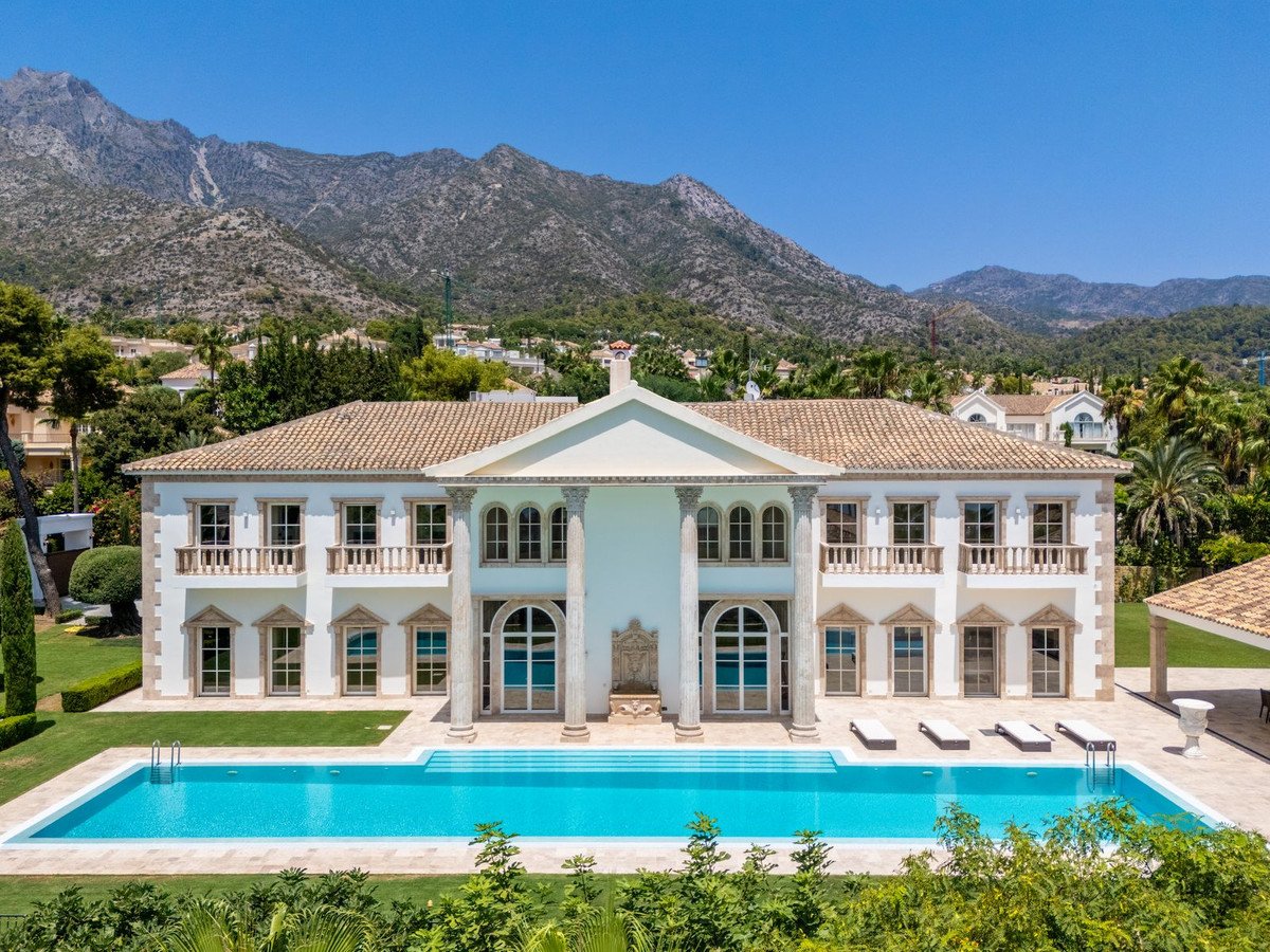 10 Bed Detached Villa in Sierra Blanca