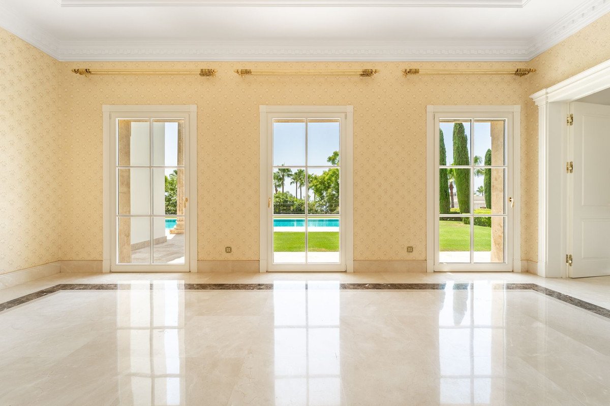 10 Bed Detached Villa in Sierra Blanca