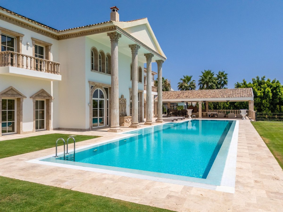 10 Bed Detached Villa in Sierra Blanca