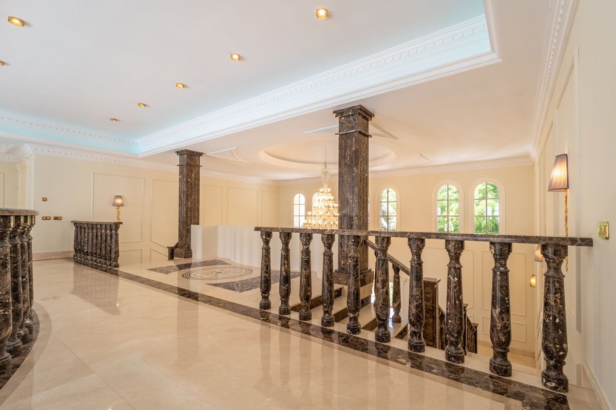 10 Bed Detached Villa in Sierra Blanca