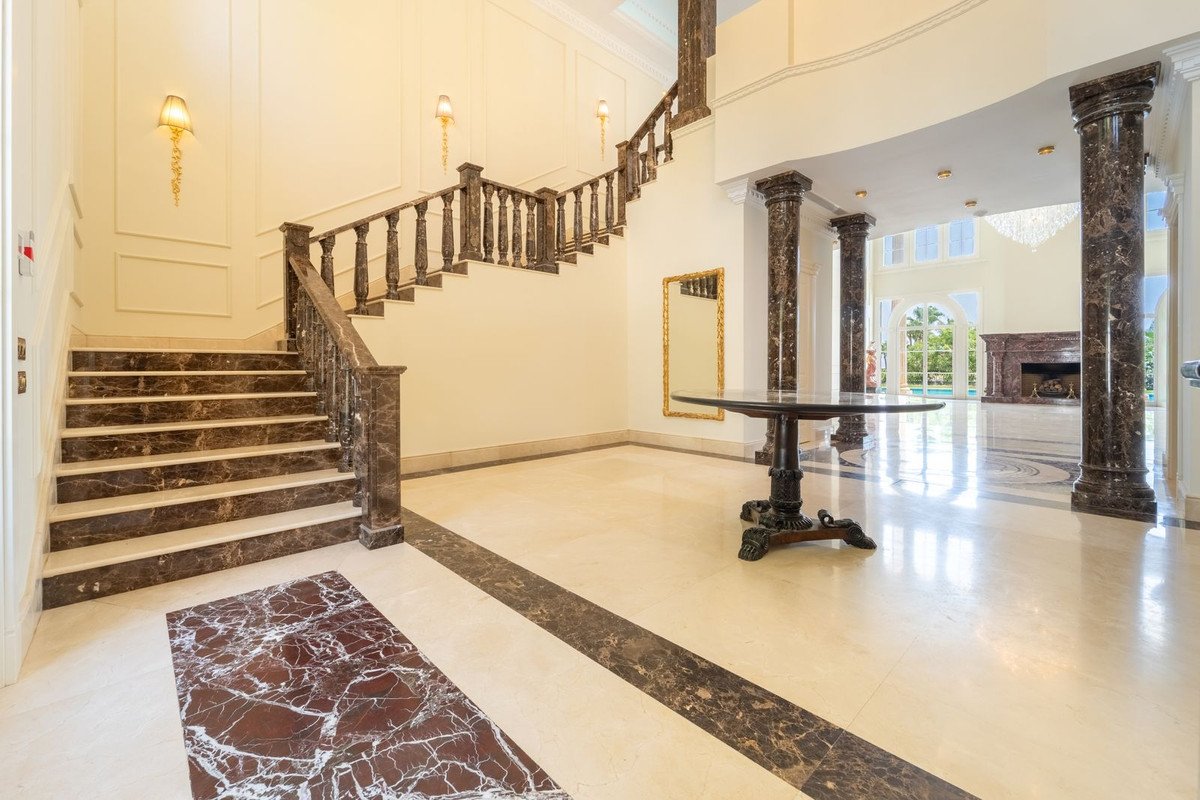 10 Bed Detached Villa in Sierra Blanca