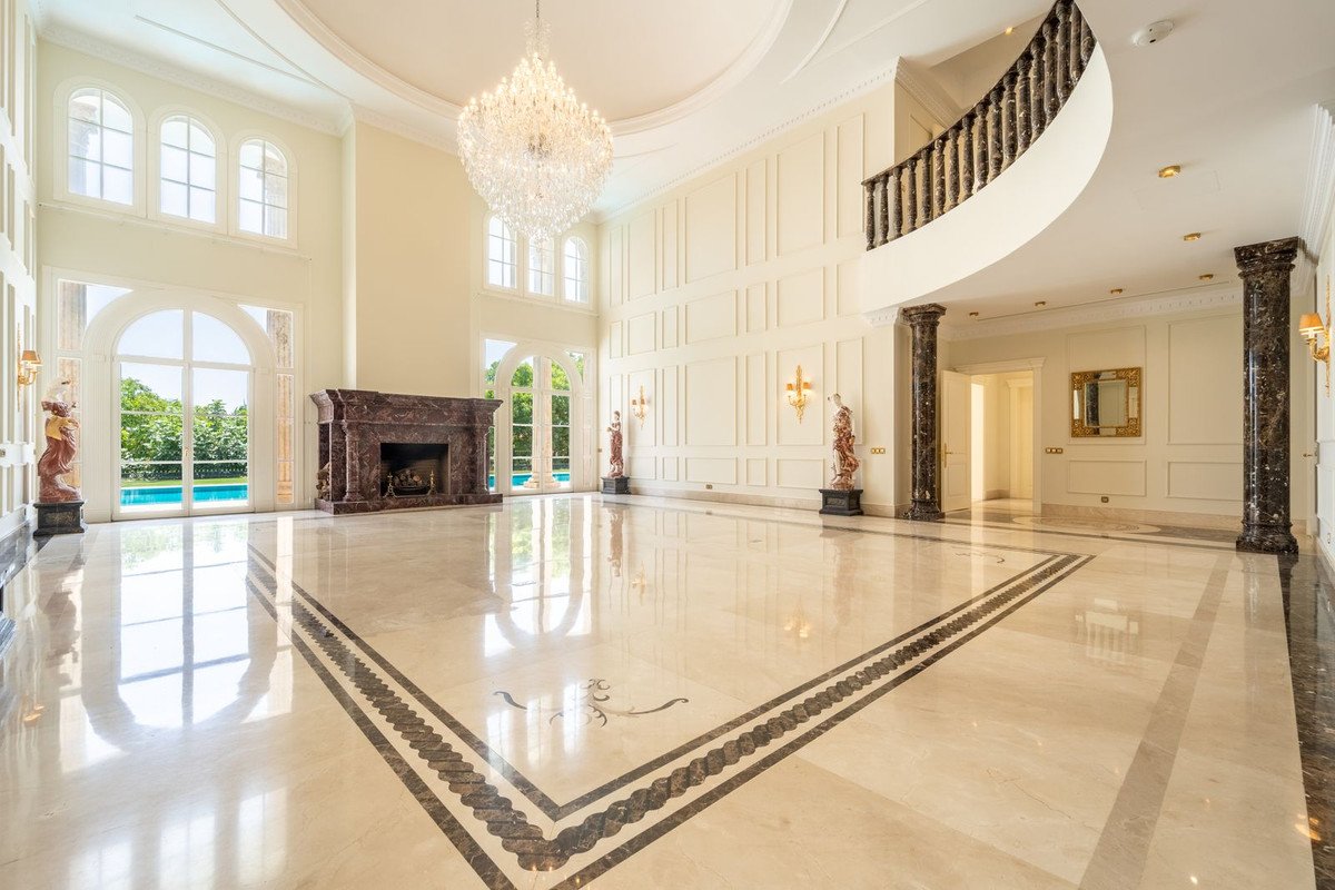 10 Bed Detached Villa in Sierra Blanca