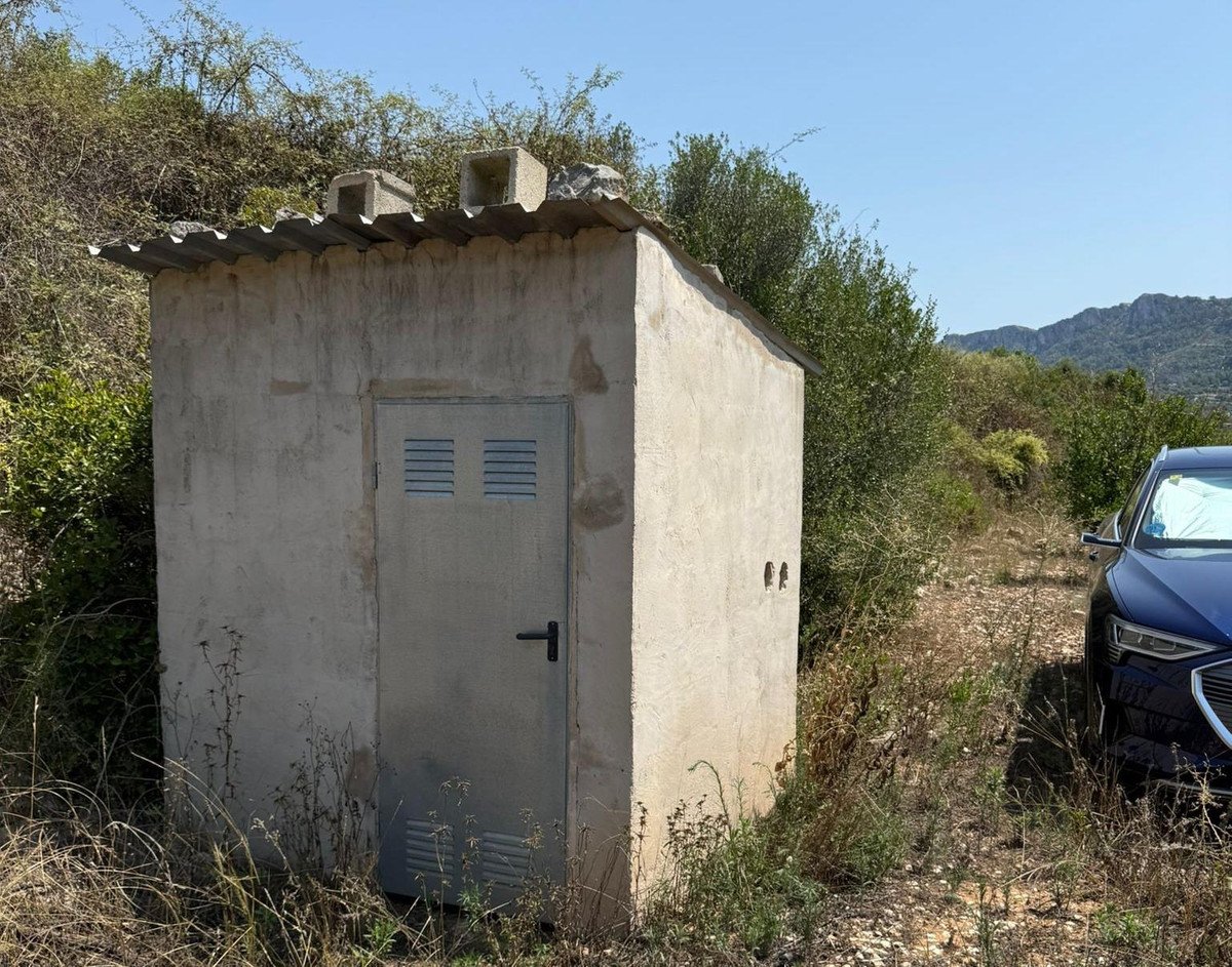 Land in Beniali