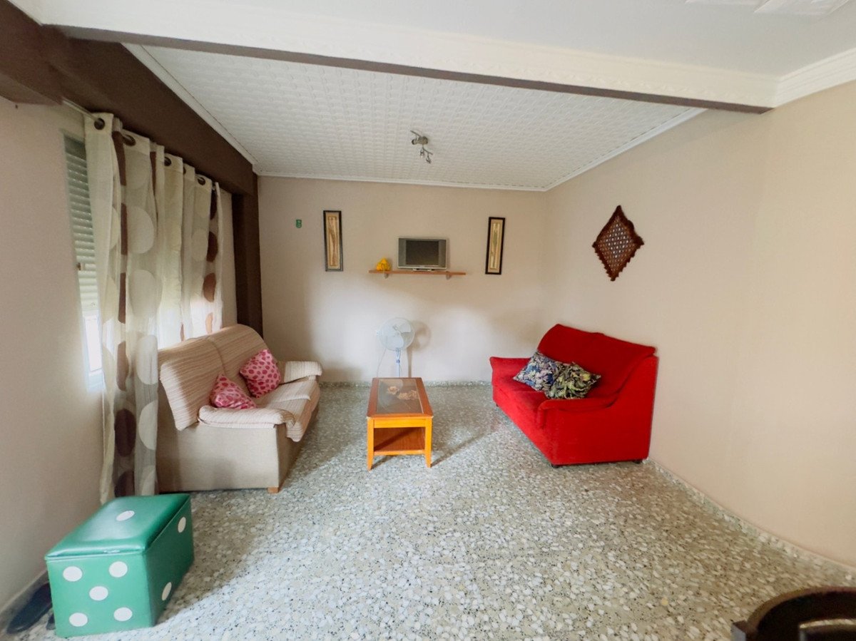 4 Bed Middle Floor Apartment in Pedreguer
